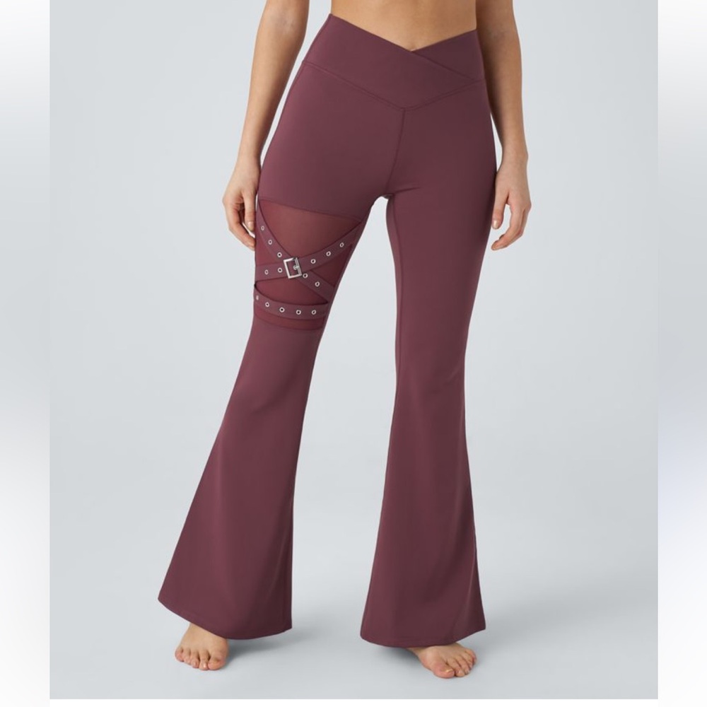Halara Crossover Buckle Mesh Grommet Flare Yoga Leggings in Small Regular New